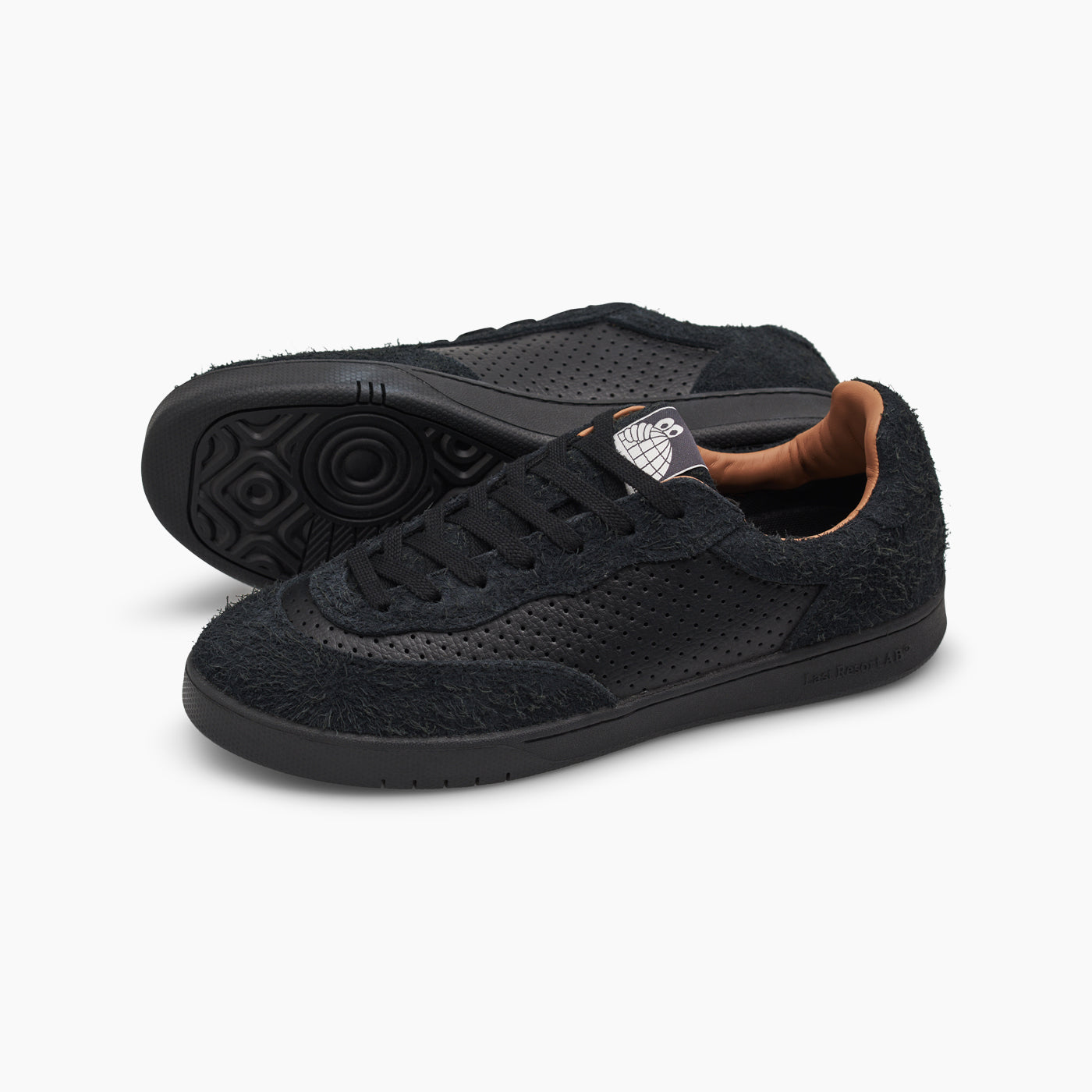 CM001 Perf Leather/Suede (Black/Black)