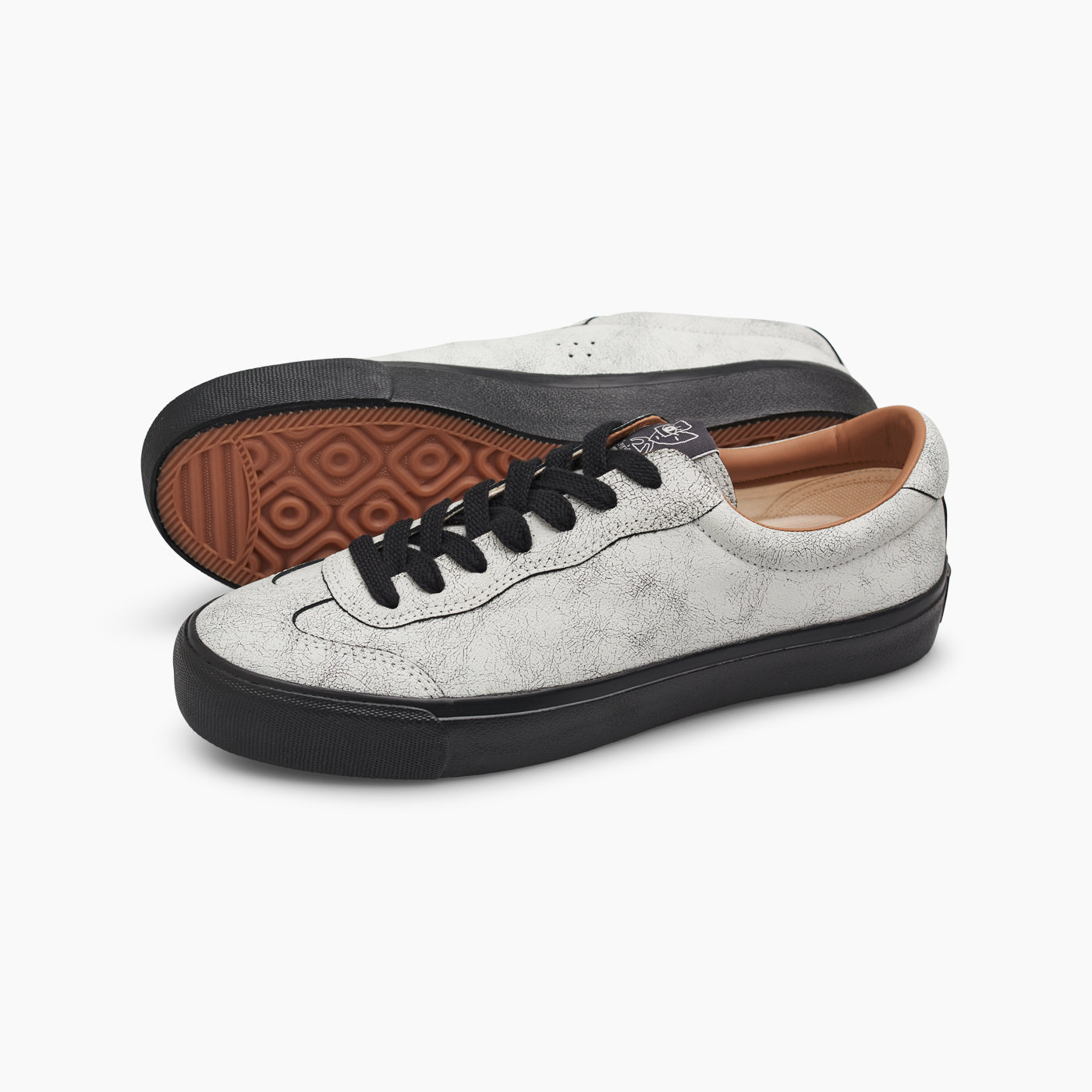 VM004-Milic Suede (Artisan White/Black)