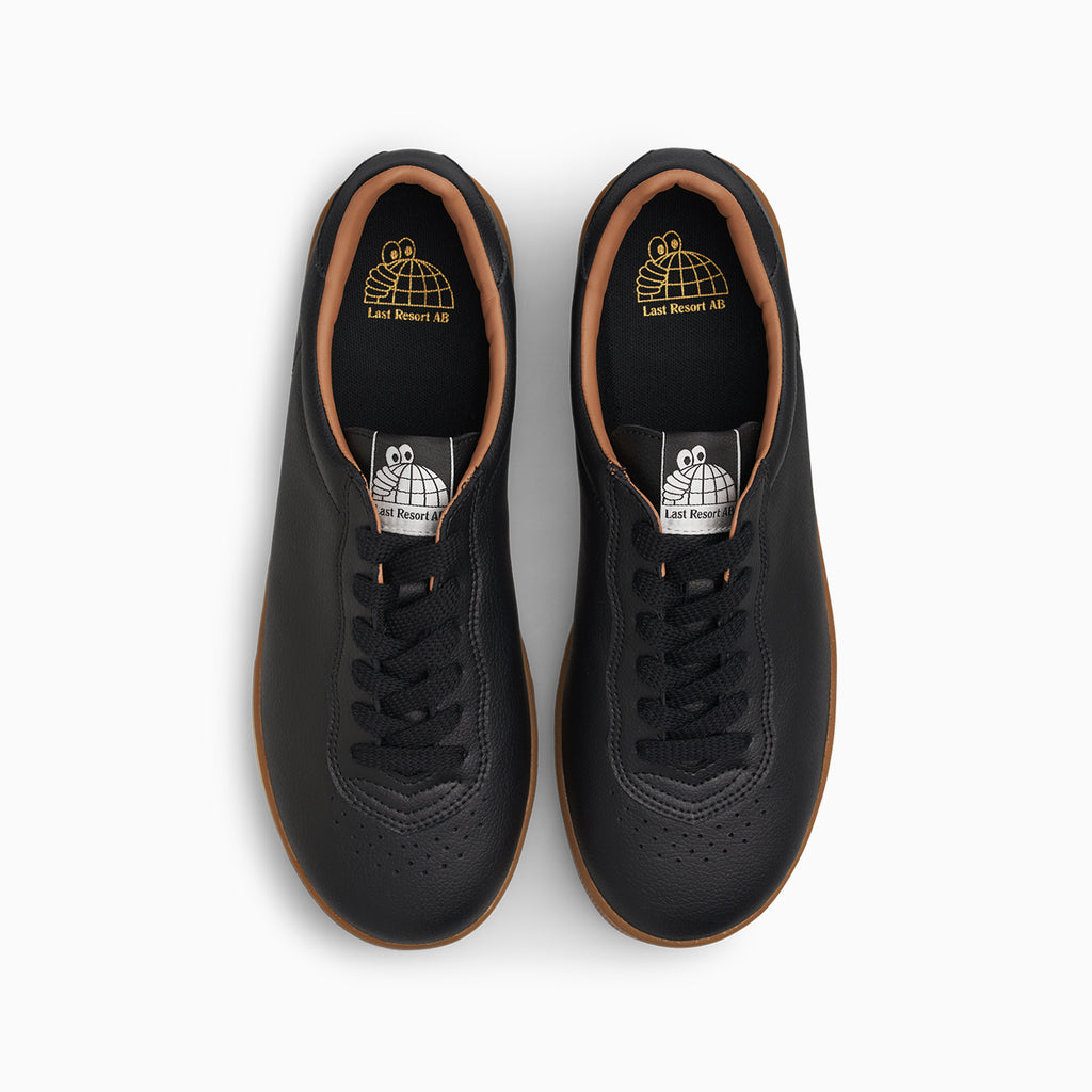 CM003 (Black/Gum)